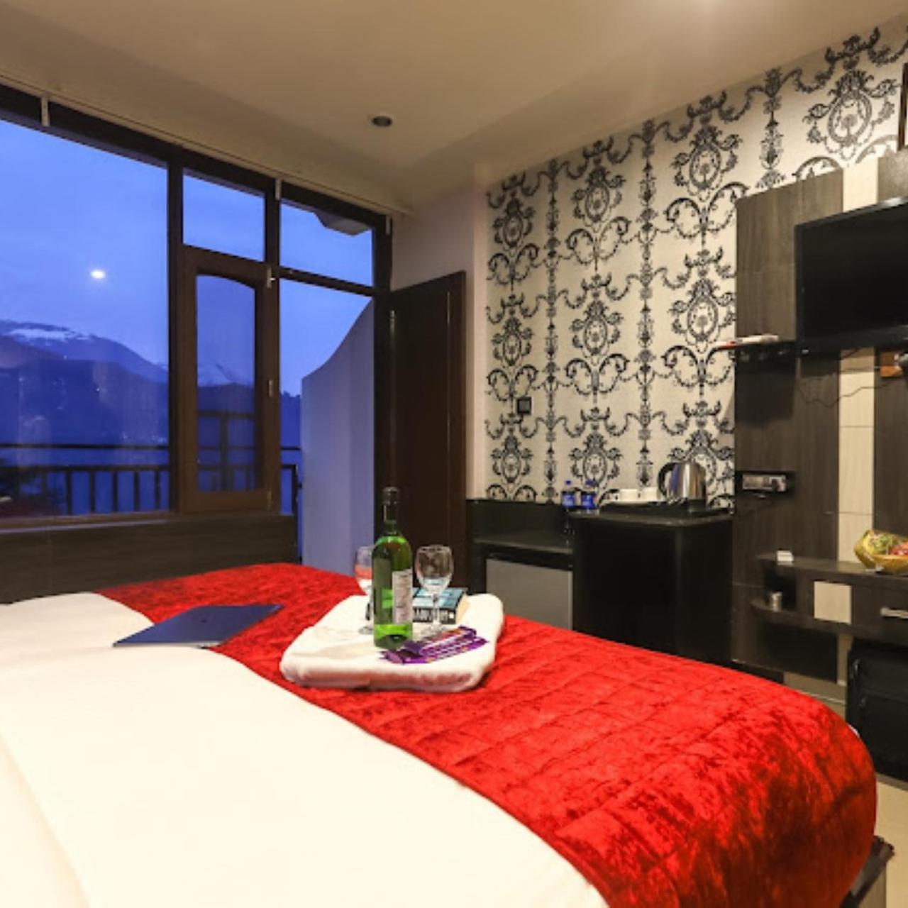 Hotel Holiday Hill, Near Mall Road, Mcleodganj# Parking#Restaurant Dharamshala Exterior photo