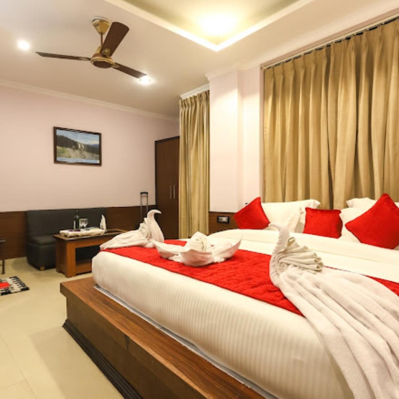 Hotel Holiday Hill, Near Mall Road, Mcleodganj# Parking#Restaurant Dharamshala Exterior photo