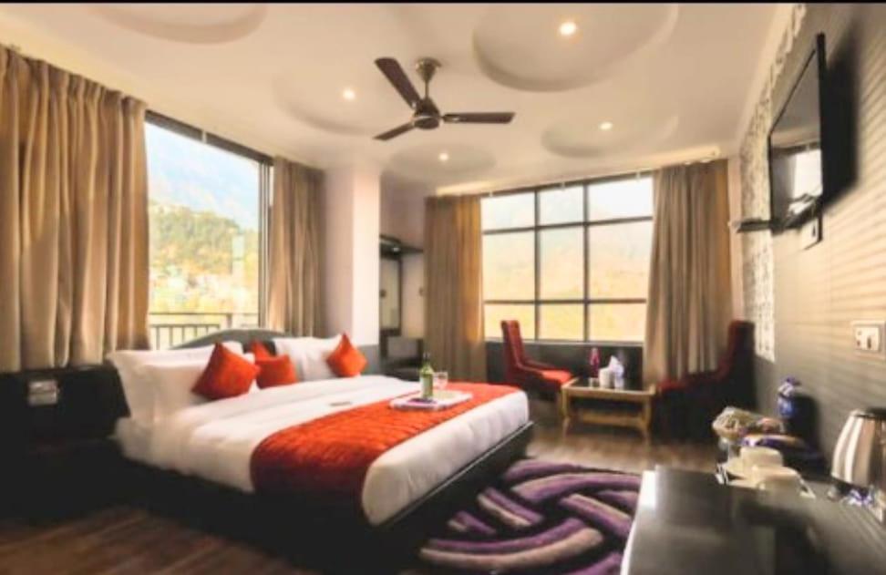 Hotel Holiday Hill, Near Mall Road, Mcleodganj# Parking#Restaurant Dharamshala Exterior photo